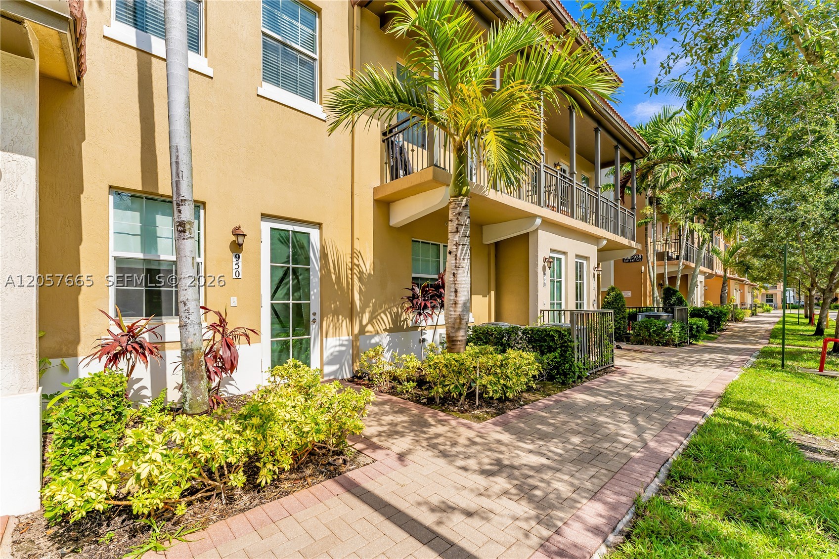 950 SW 147th Ave #2611, Pembroke Pines FL 33027