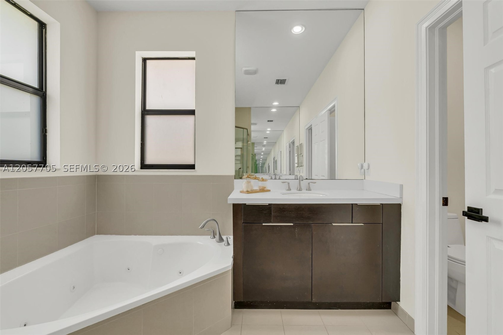 10204 NW 86th St, Doral FL 33178
