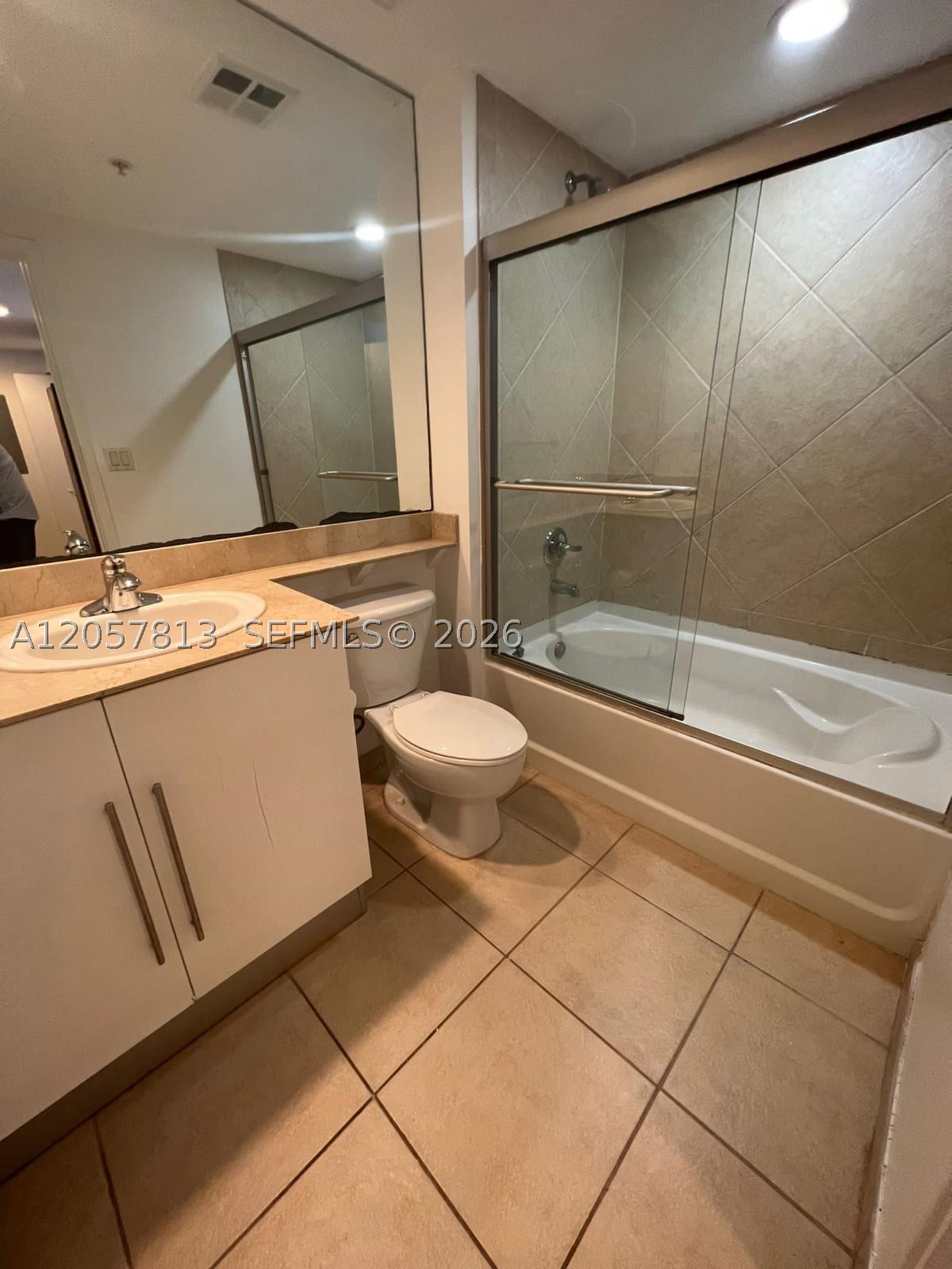 335 S Biscayne Blvd #1606, Miami FL 33131