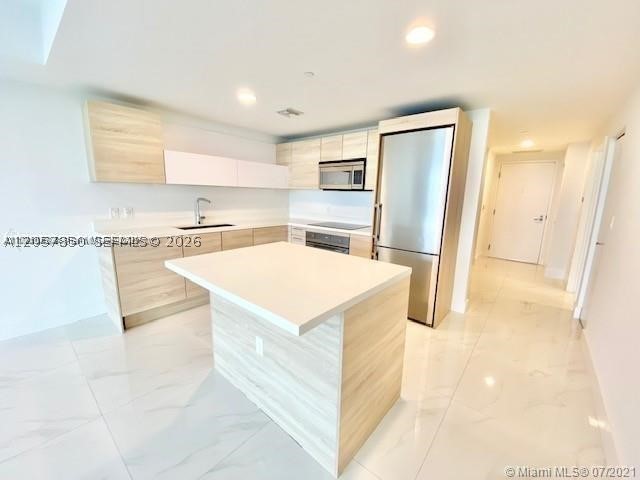 16385 Biscayne Blvd #702, North Miami Beach FL 33160