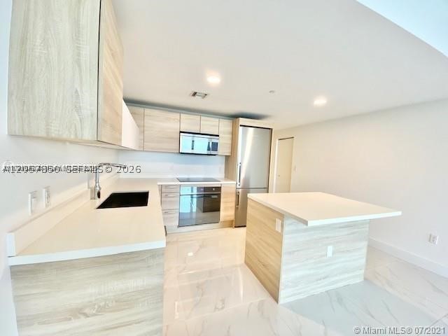 16385 Biscayne Blvd #702, North Miami Beach FL 33160