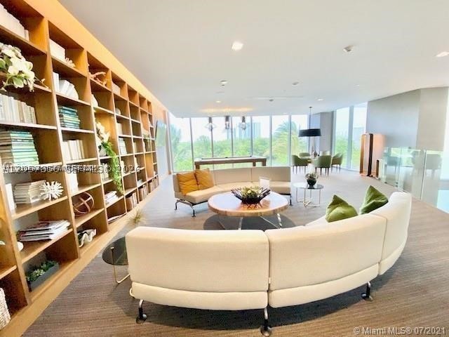 16385 Biscayne Blvd #702, North Miami Beach FL 33160