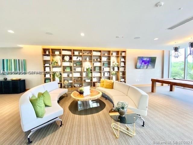 16385 Biscayne Blvd #702, North Miami Beach FL 33160