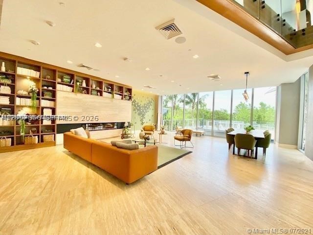 16385 Biscayne Blvd #702, North Miami Beach FL 33160