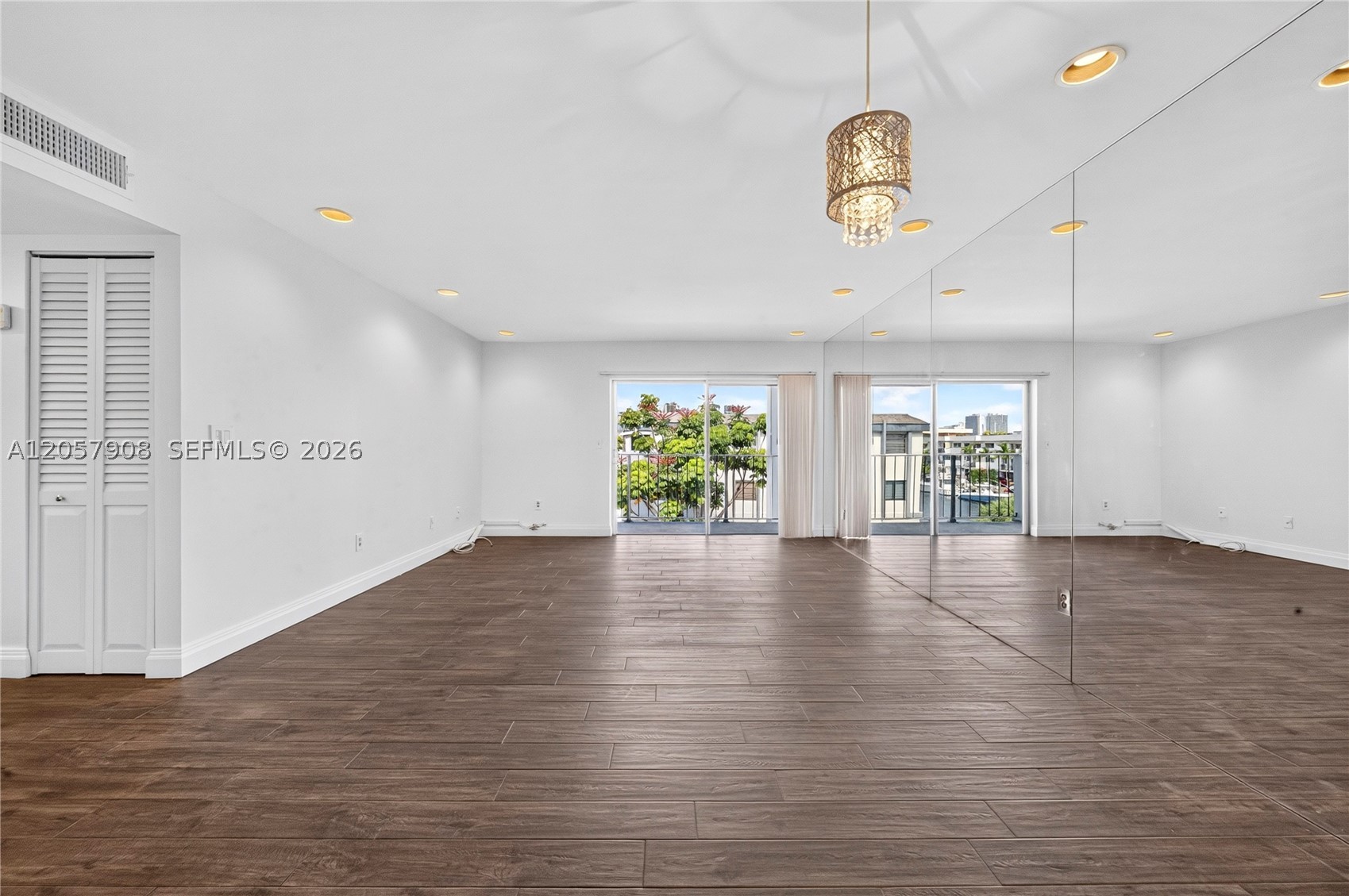 3642 NE 171st St #305, North Miami Beach FL 33160