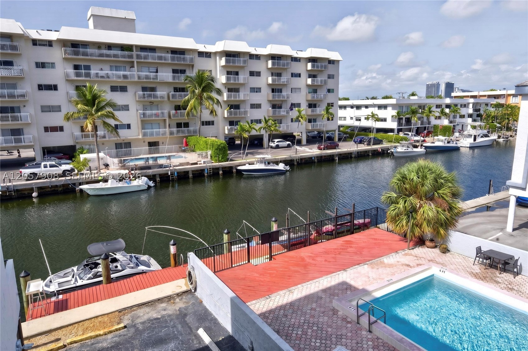 3642 NE 171st St #305, North Miami Beach FL 33160