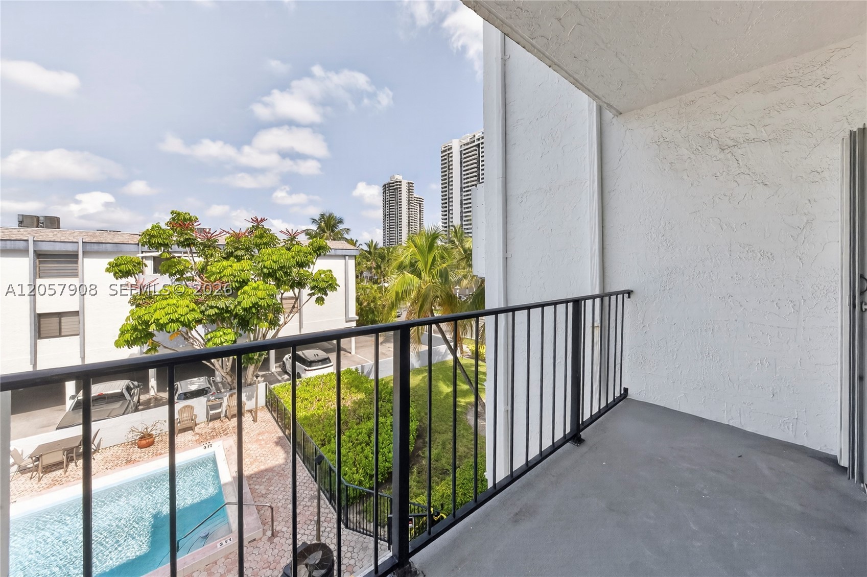 3642 NE 171st St #305, North Miami Beach FL 33160