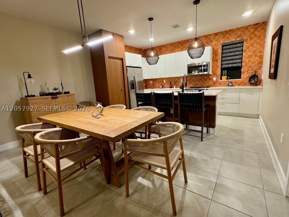 8316 NW 43rd St, Doral FL 33166