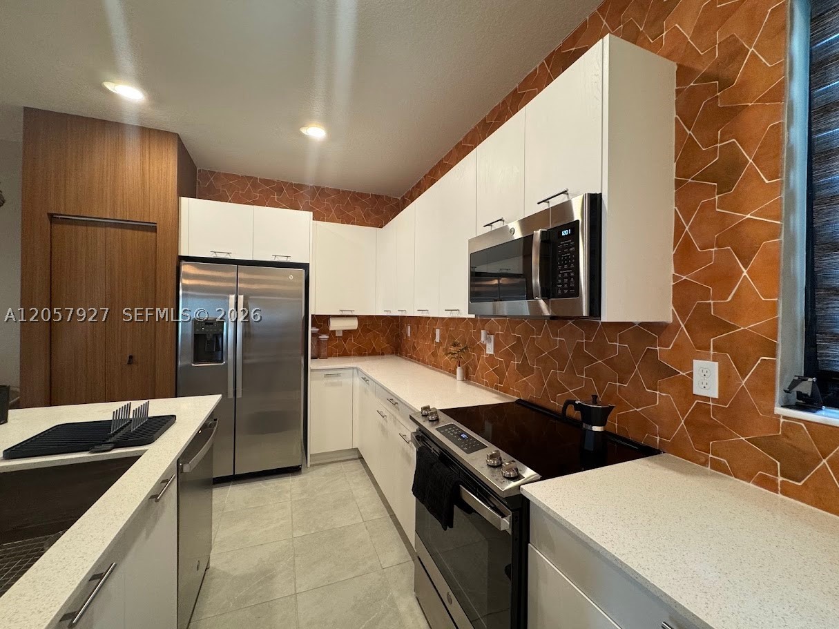 8316 NW 43rd St, Doral FL 33166