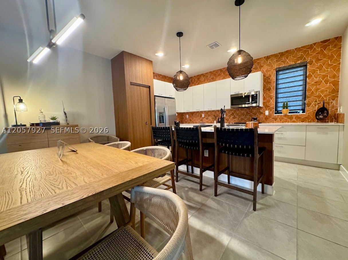 8316 NW 43rd St, Doral FL 33166