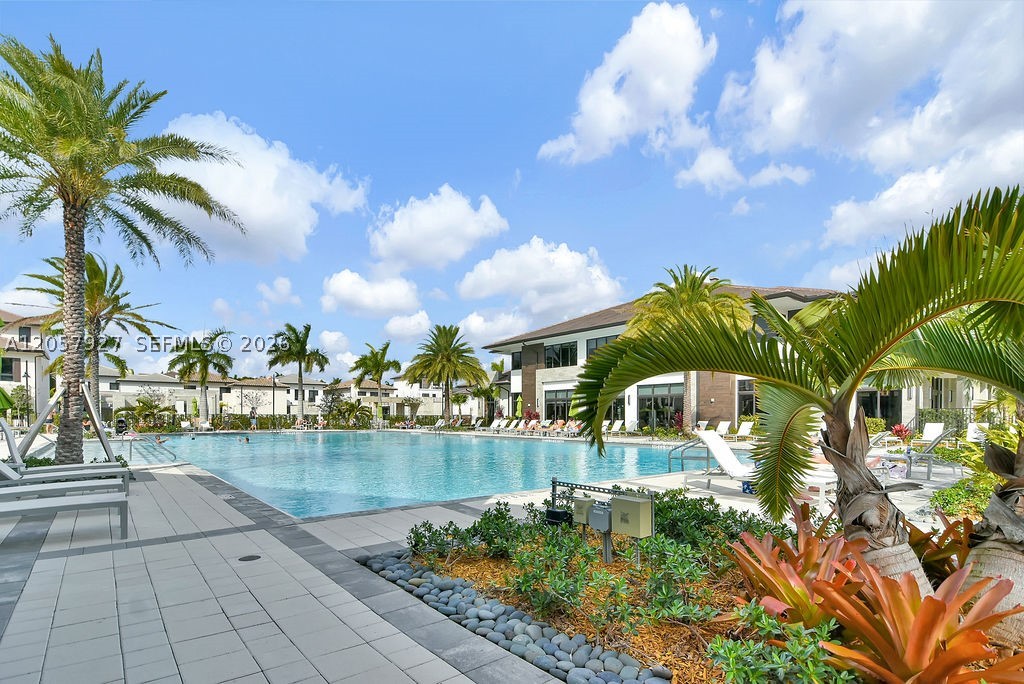8316 NW 43rd St, Doral FL 33166