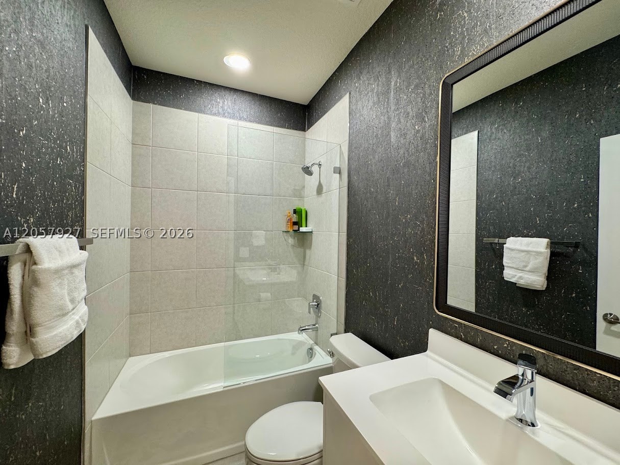 8316 NW 43rd St, Doral FL 33166