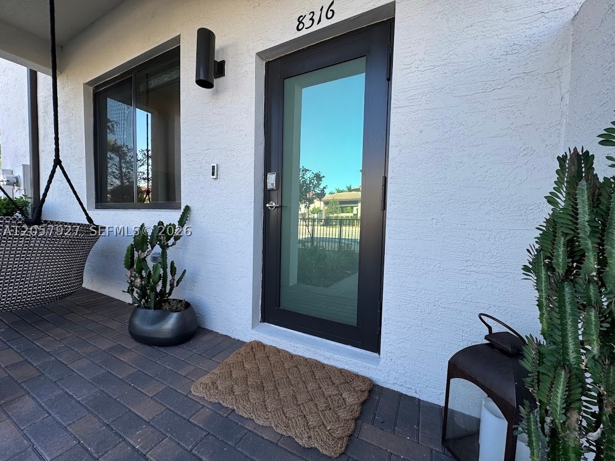 8316 NW 43rd St, Doral FL 33166