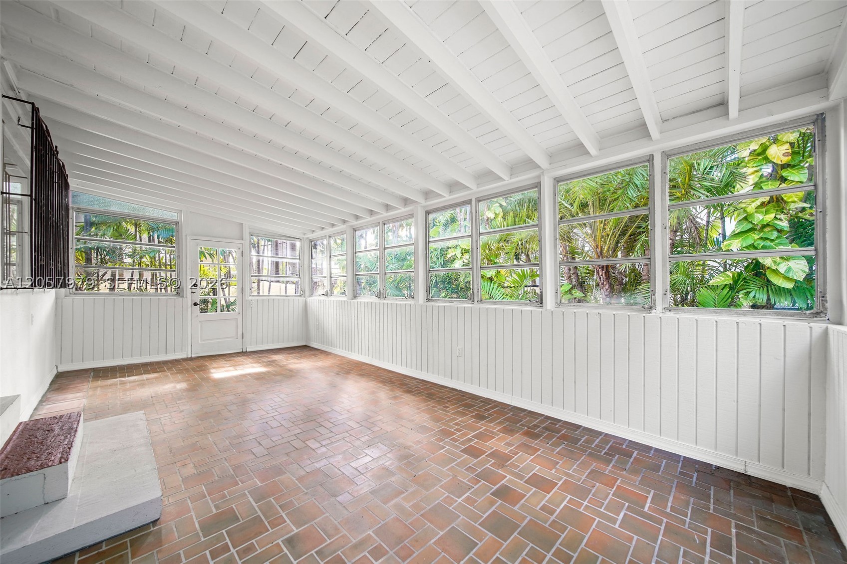 5842 Alton Rd, Miami Beach FL 33140