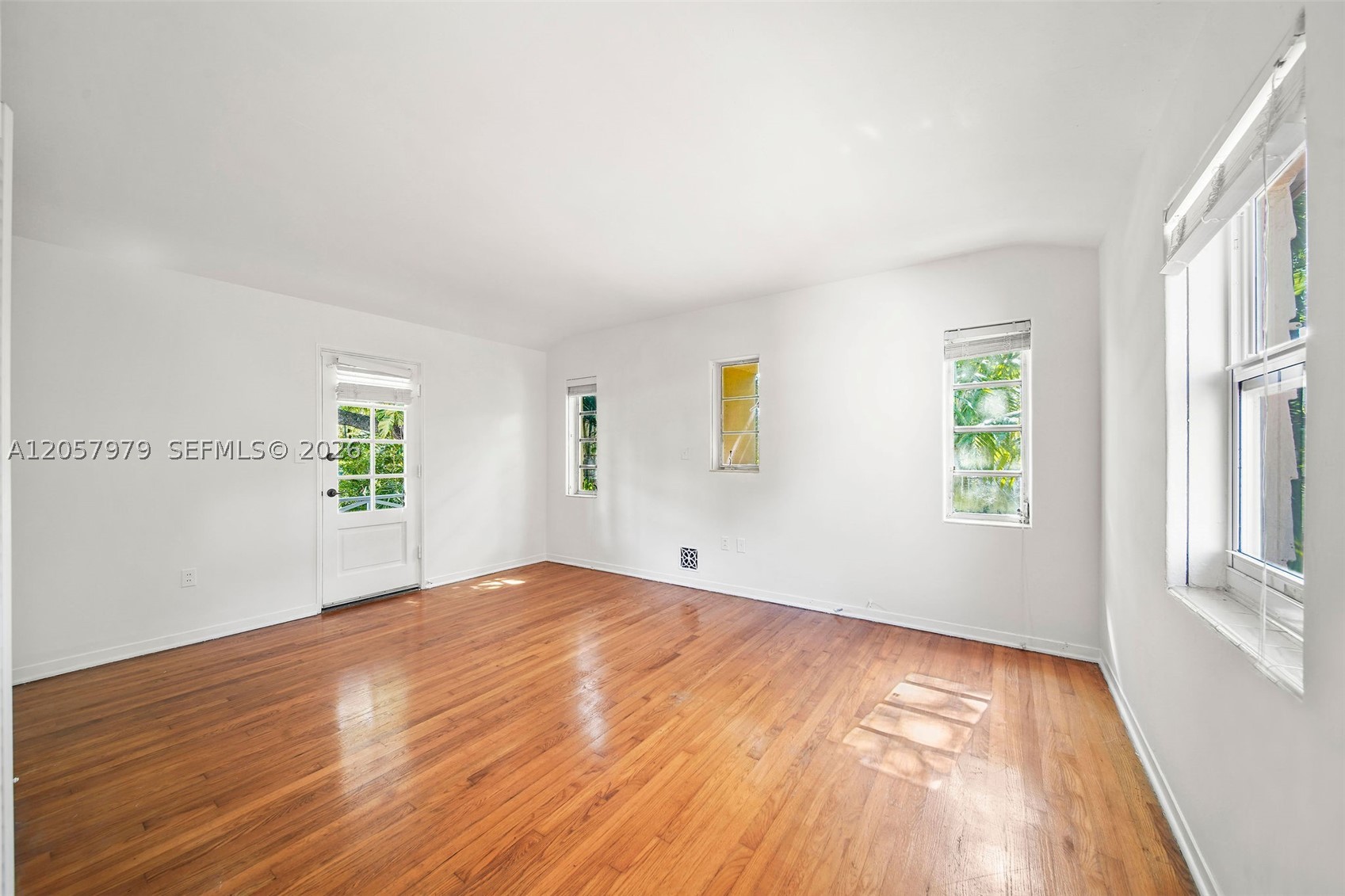 5842 Alton Rd, Miami Beach FL 33140