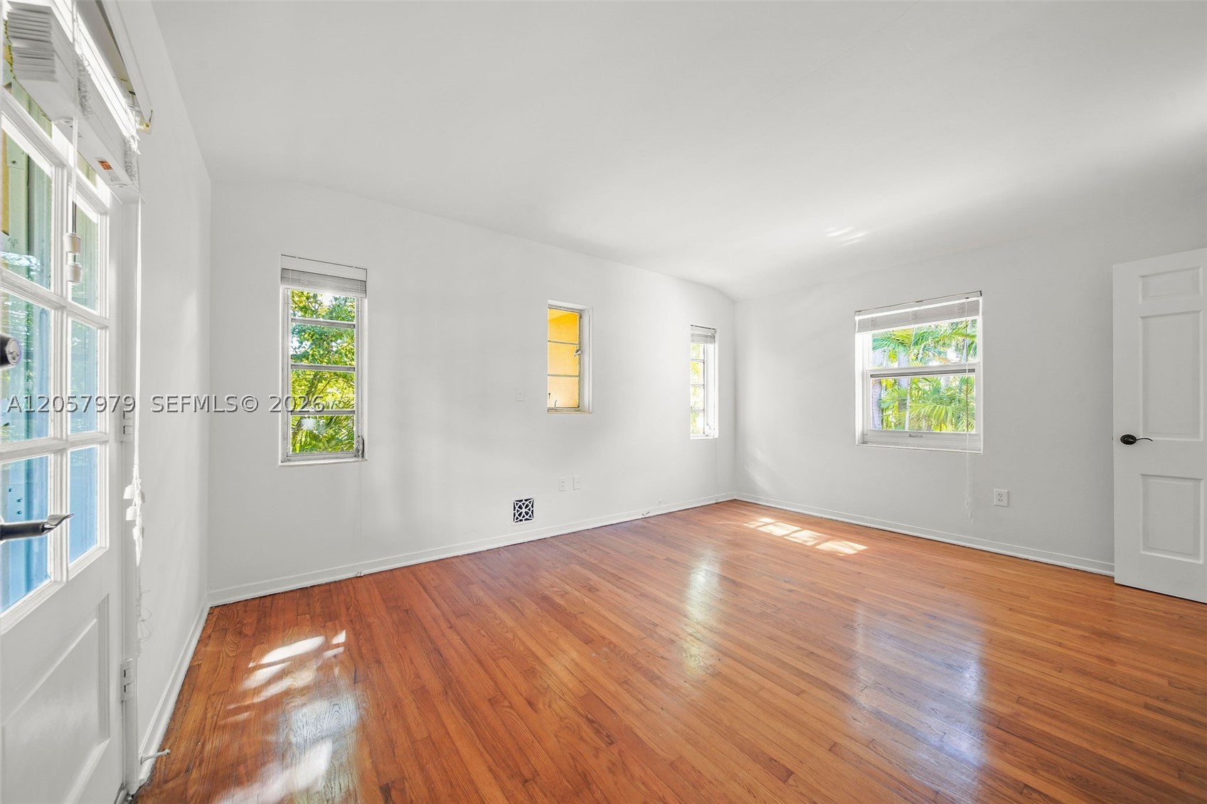 5842 Alton Rd, Miami Beach FL 33140