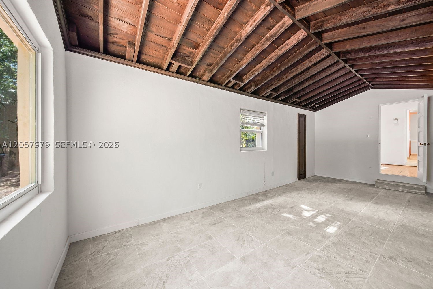 5842 Alton Rd, Miami Beach FL 33140