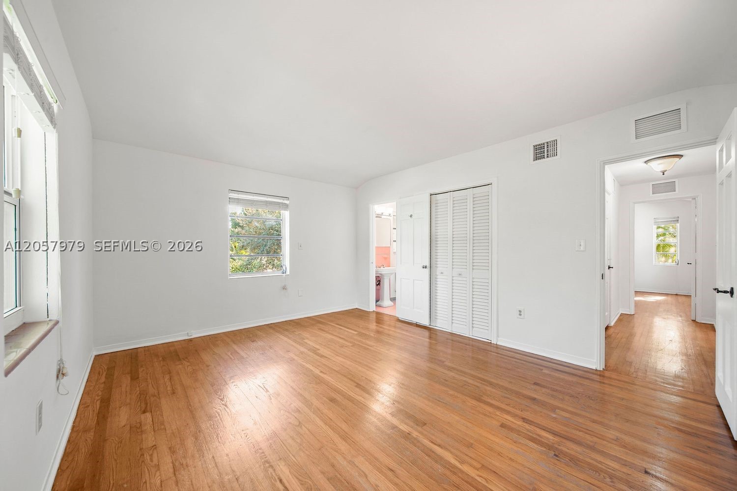 5842 Alton Rd, Miami Beach FL 33140