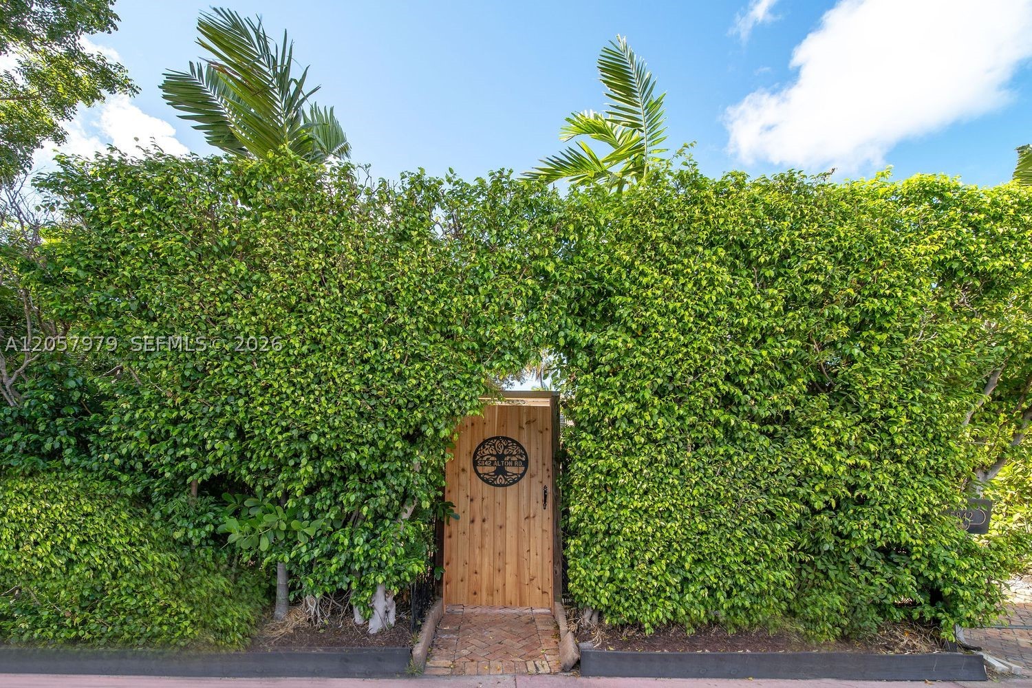 5842 Alton Rd, Miami Beach FL 33140