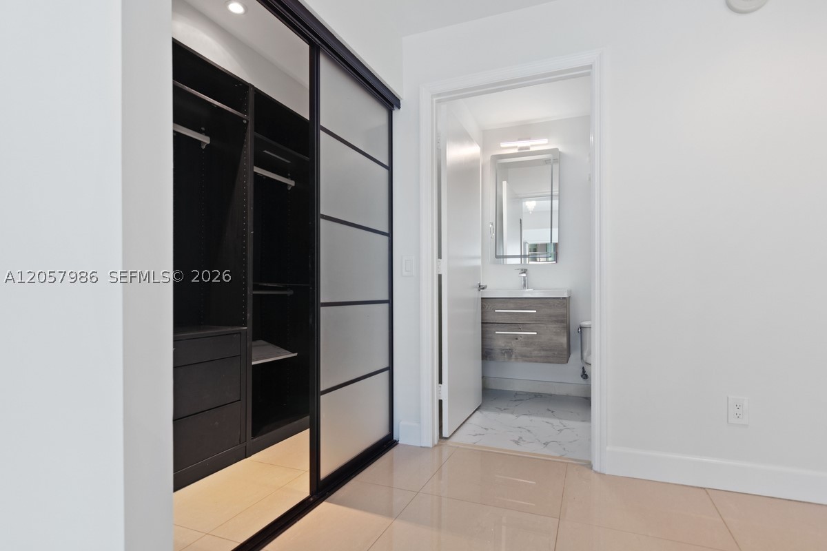 60 SW 13th St #3022, Miami FL 33130