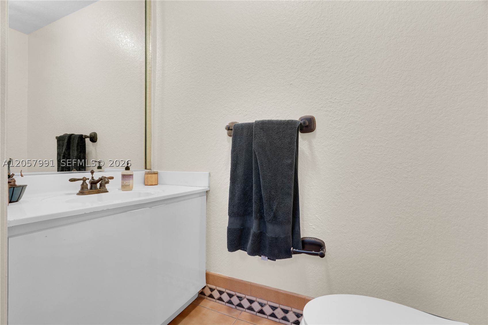 2204 SW 11th Ter, Miami FL 33135