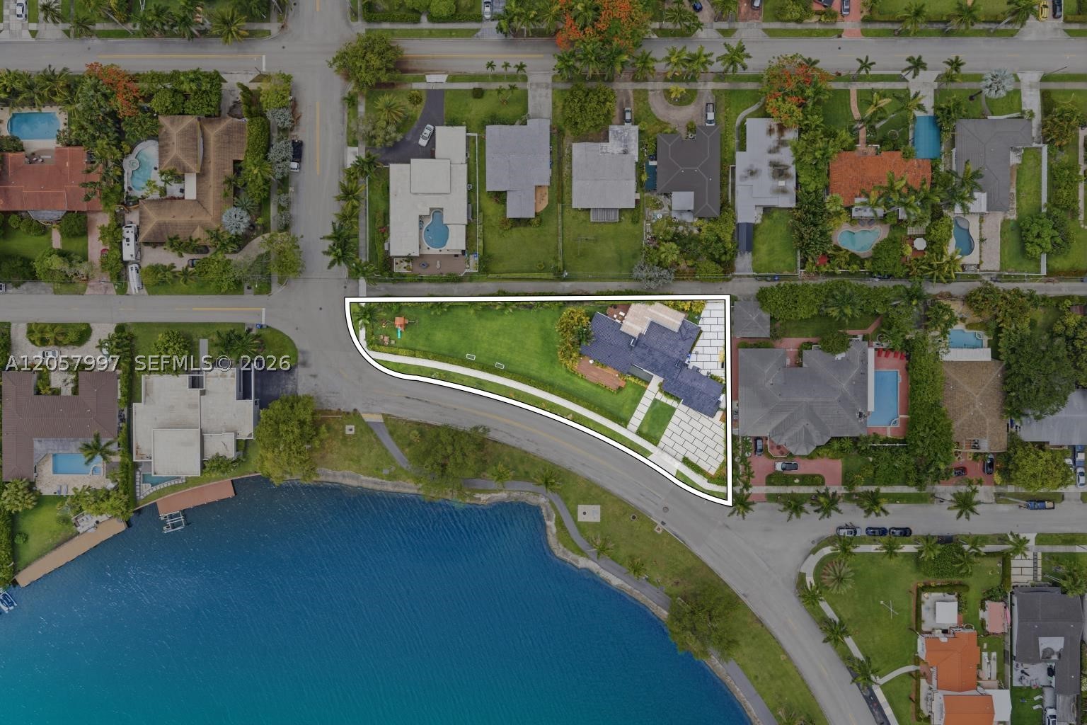 1204 S Northlake Dr, Hollywood FL 33019