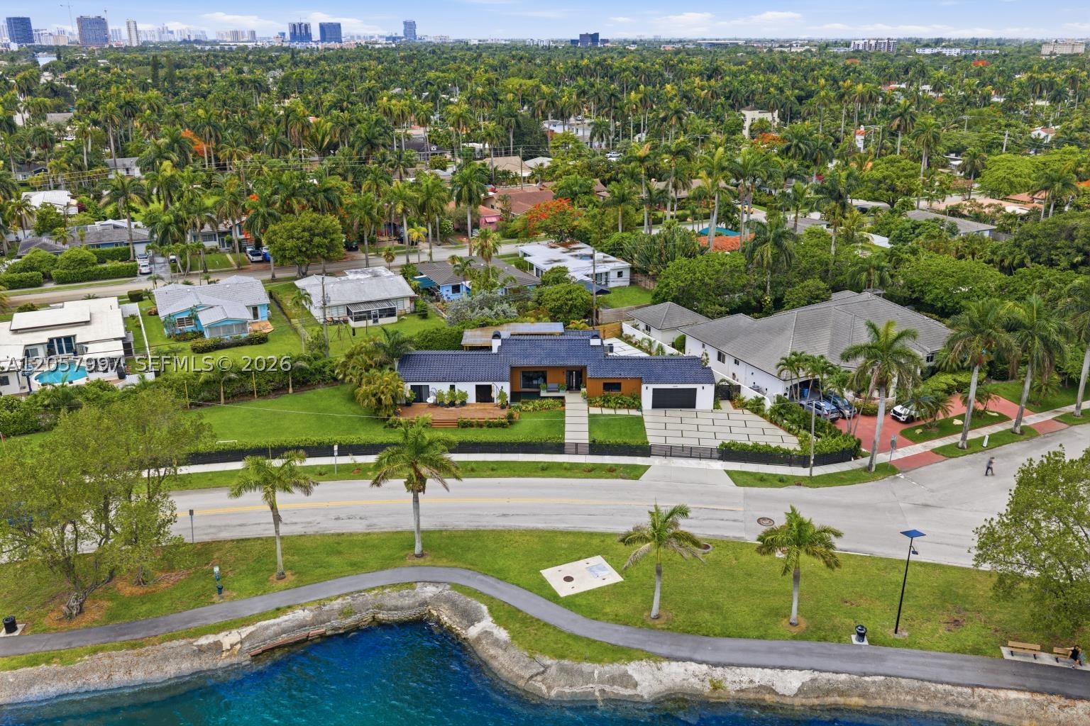 1204 S Northlake Dr, Hollywood FL 33019