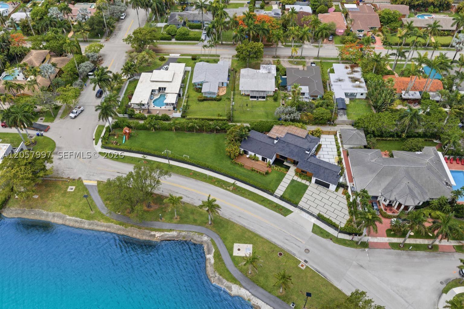 1204 S Northlake Dr, Hollywood FL 33019