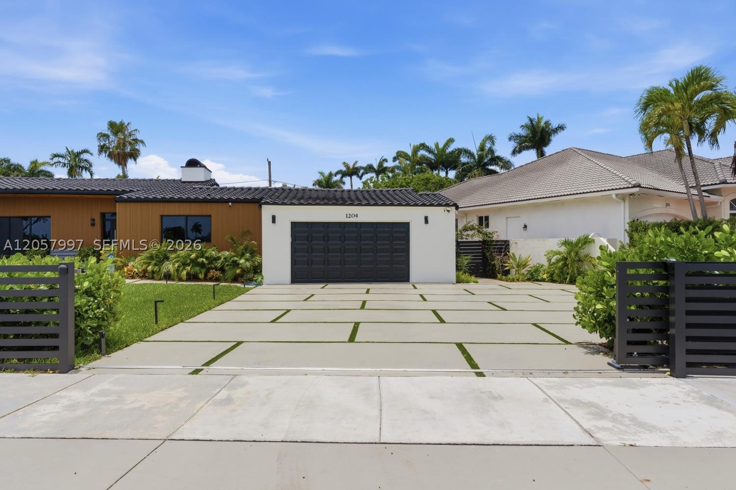 1204 S Northlake Dr, Hollywood FL 33019