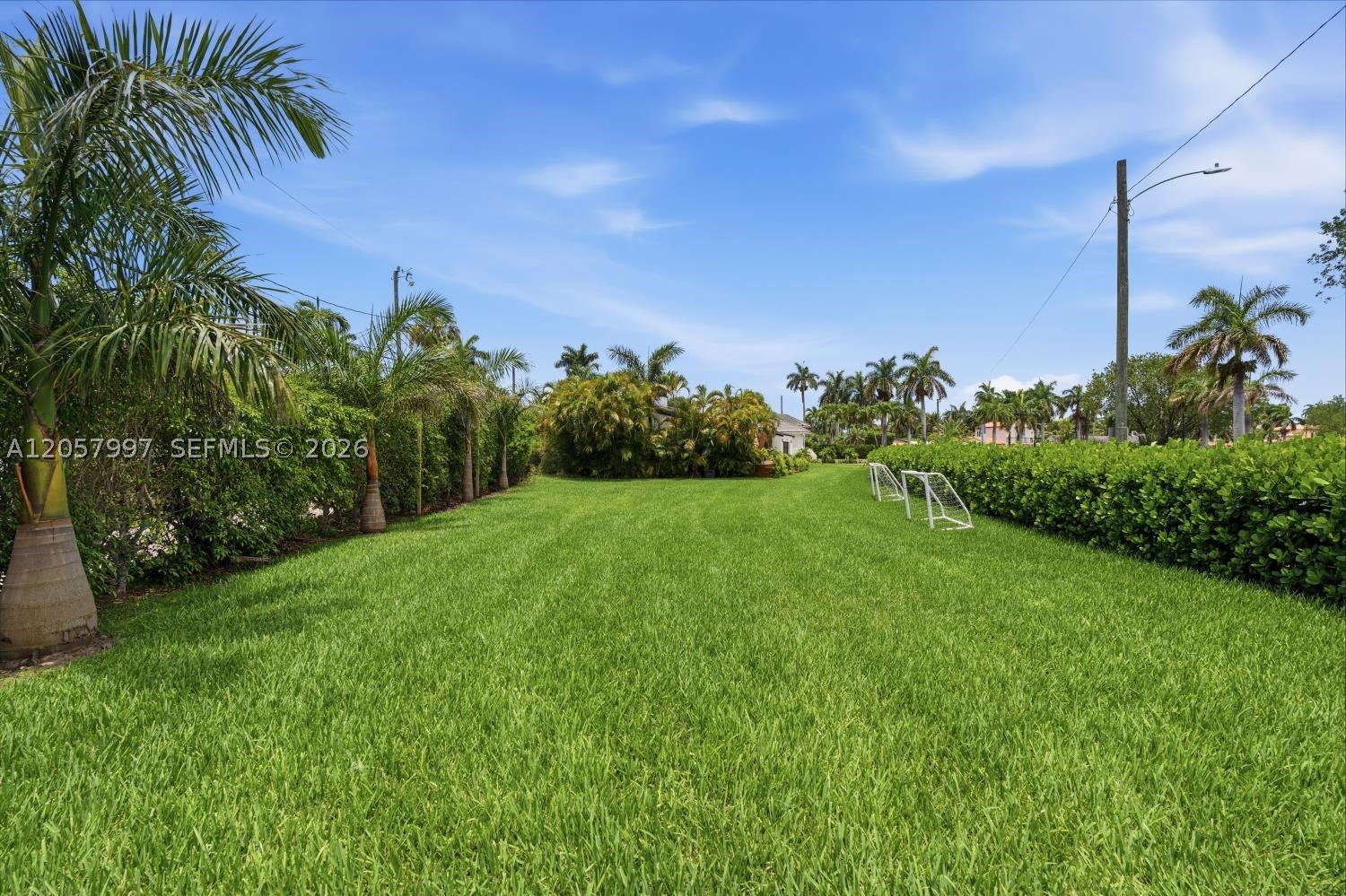 1204 S Northlake Dr, Hollywood FL 33019