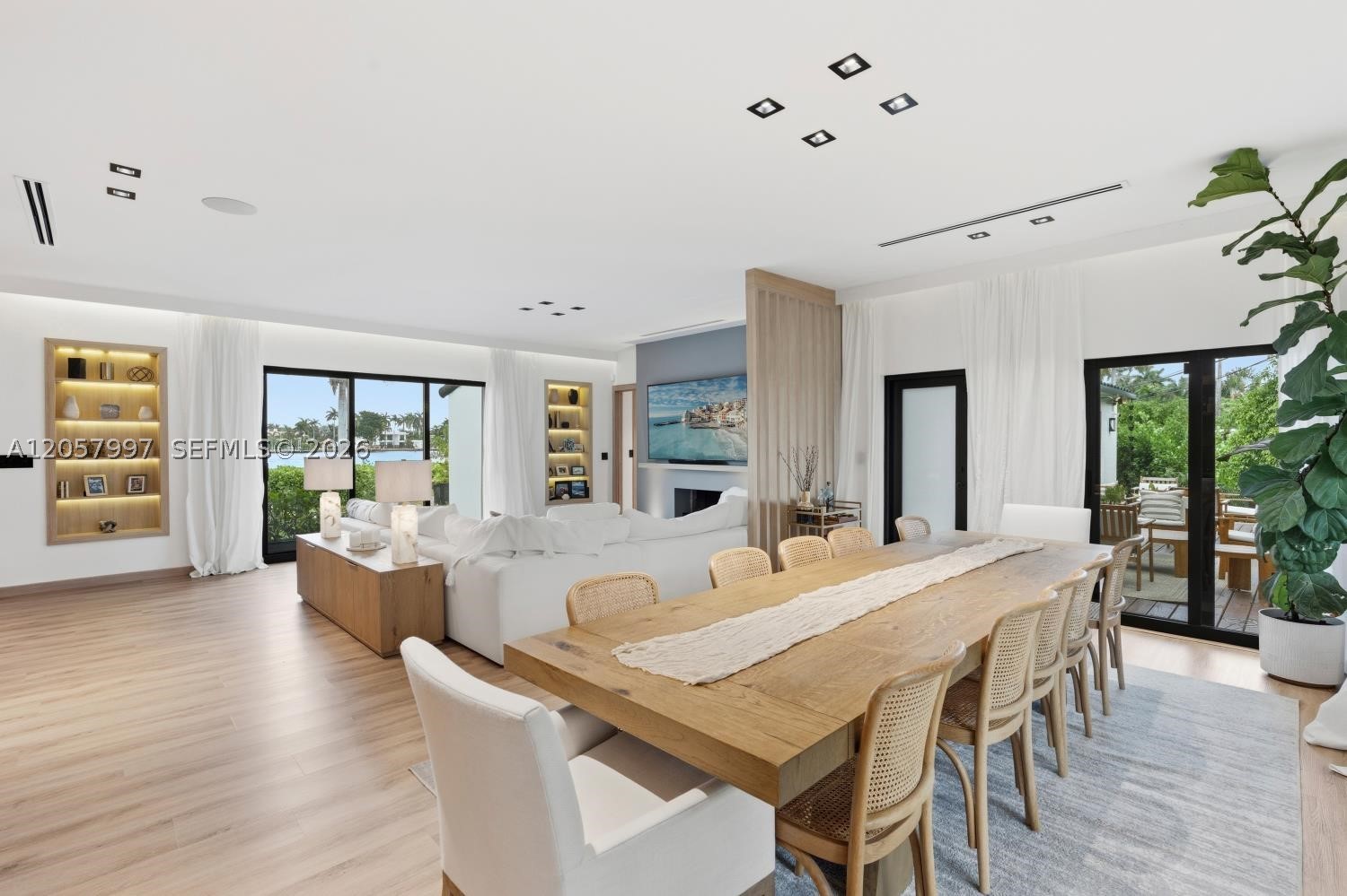 1204 S Northlake Dr, Hollywood FL 33019