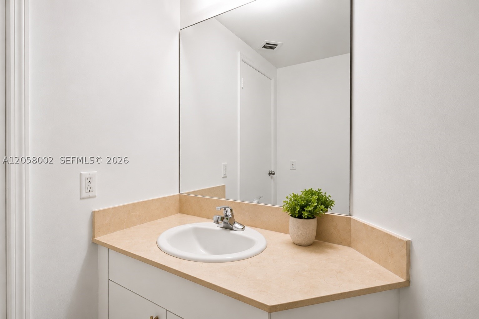 701 Brickell Key Blvd #604, Miami FL 33131