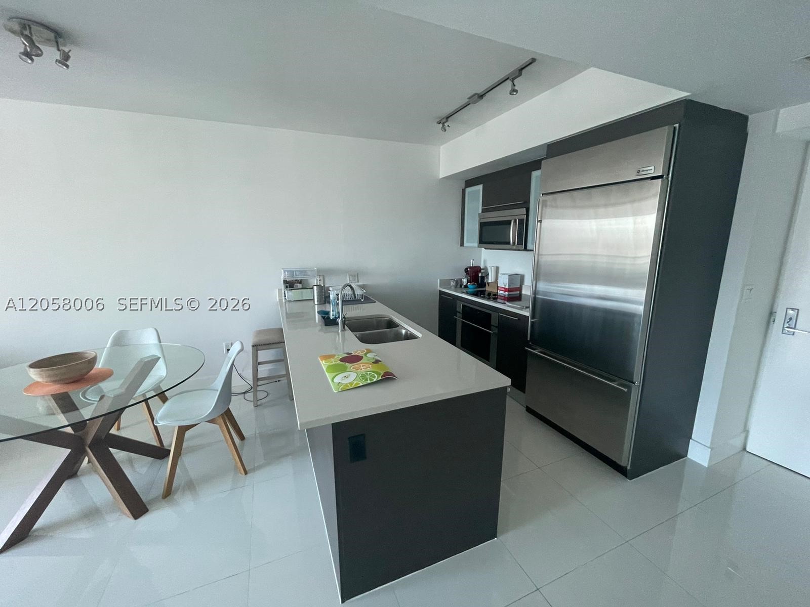 55 SE 6th St #3906W, Miami FL 33131