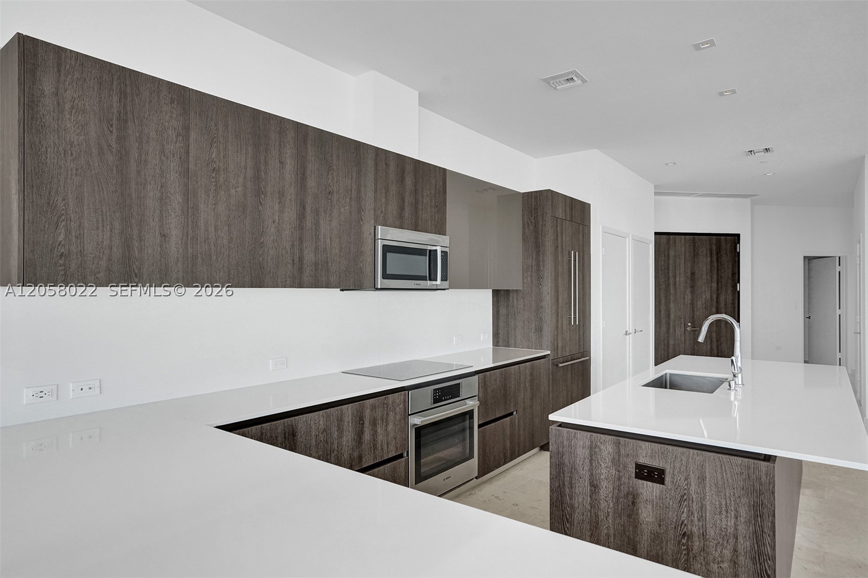 88 SW 7th St #4011, Miami FL 33130