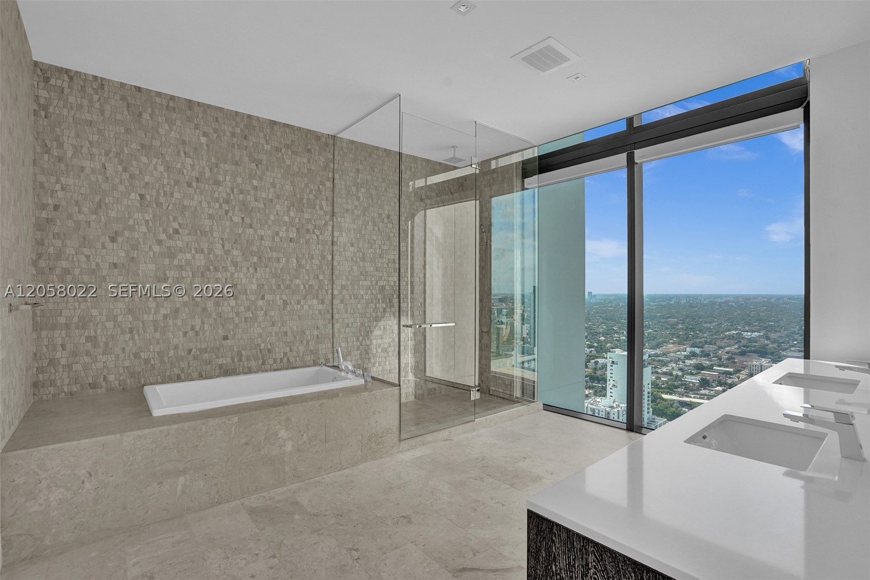88 SW 7th St #4011, Miami FL 33130