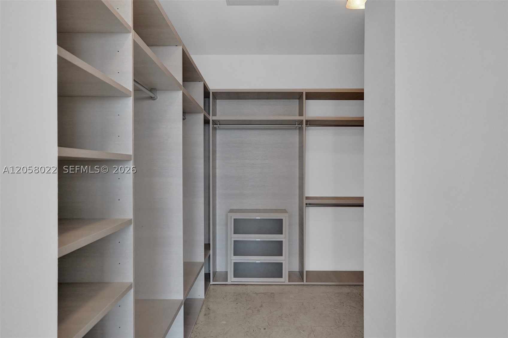 88 SW 7th St #4011, Miami FL 33130