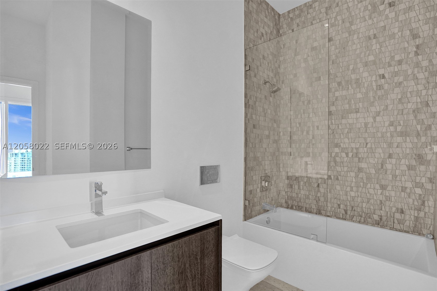 88 SW 7th St #4011, Miami FL 33130