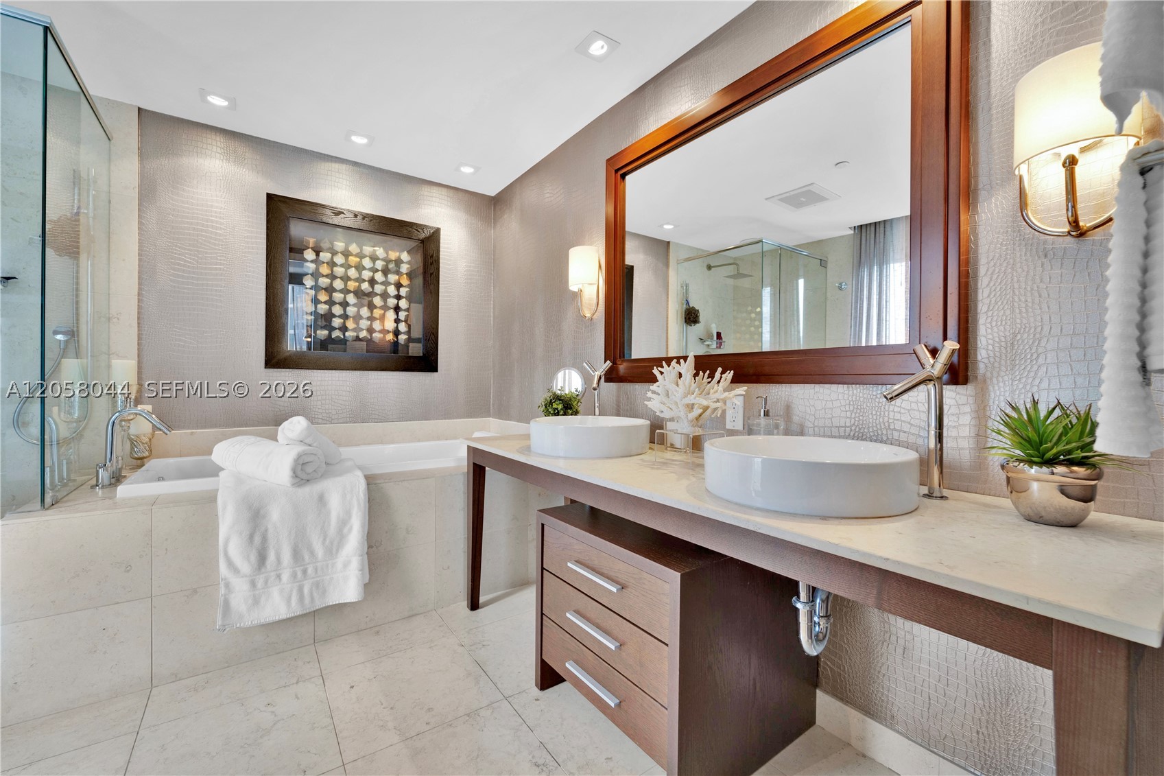 475 Brickell Ave #5013, Miami FL 33131