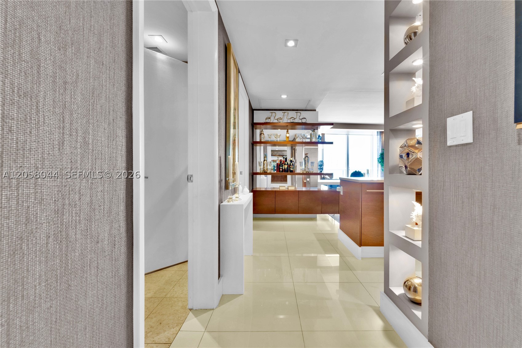 475 Brickell Ave #5013, Miami FL 33131