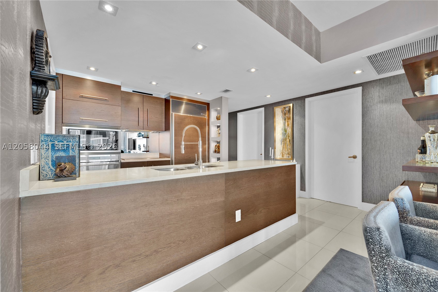 475 Brickell Ave #5013, Miami FL 33131