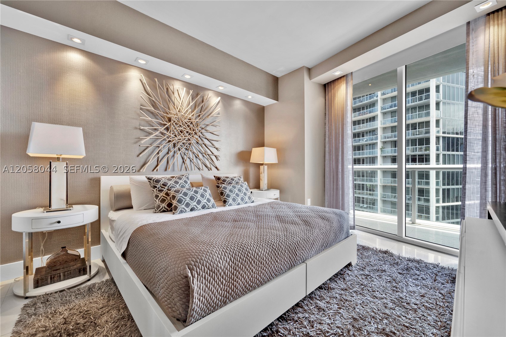 475 Brickell Ave #5013, Miami FL 33131