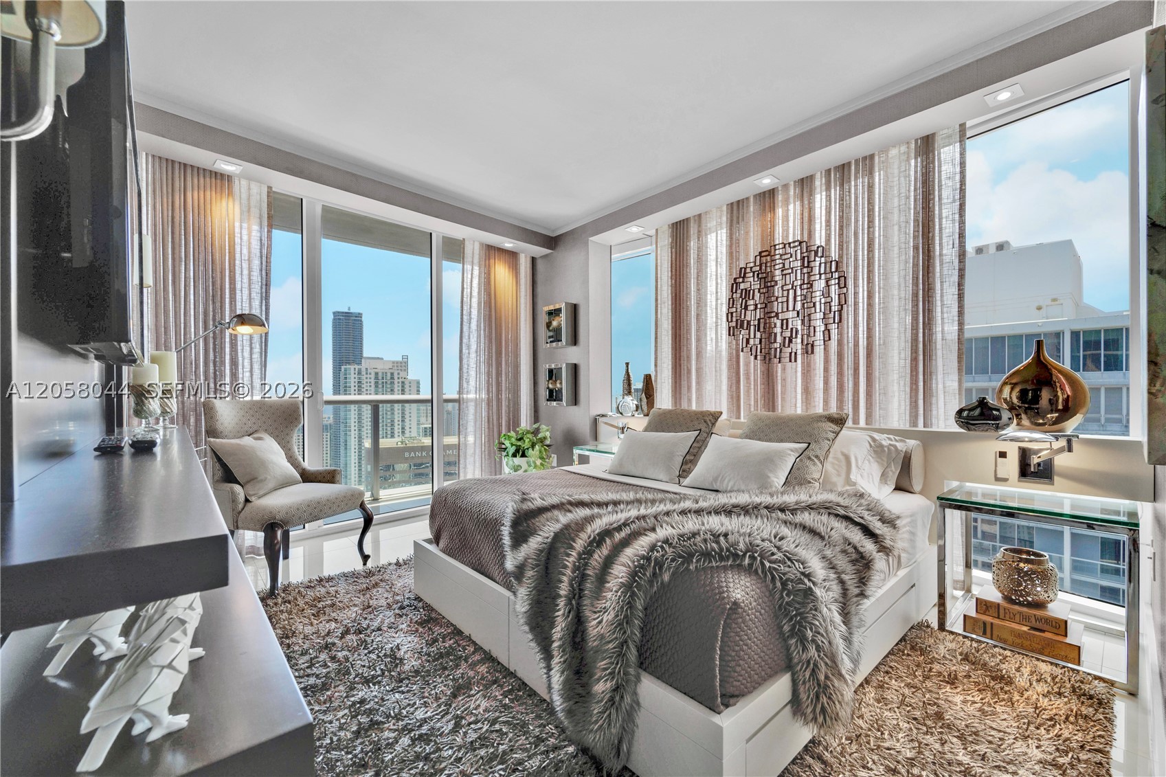 475 Brickell Ave #5013, Miami FL 33131