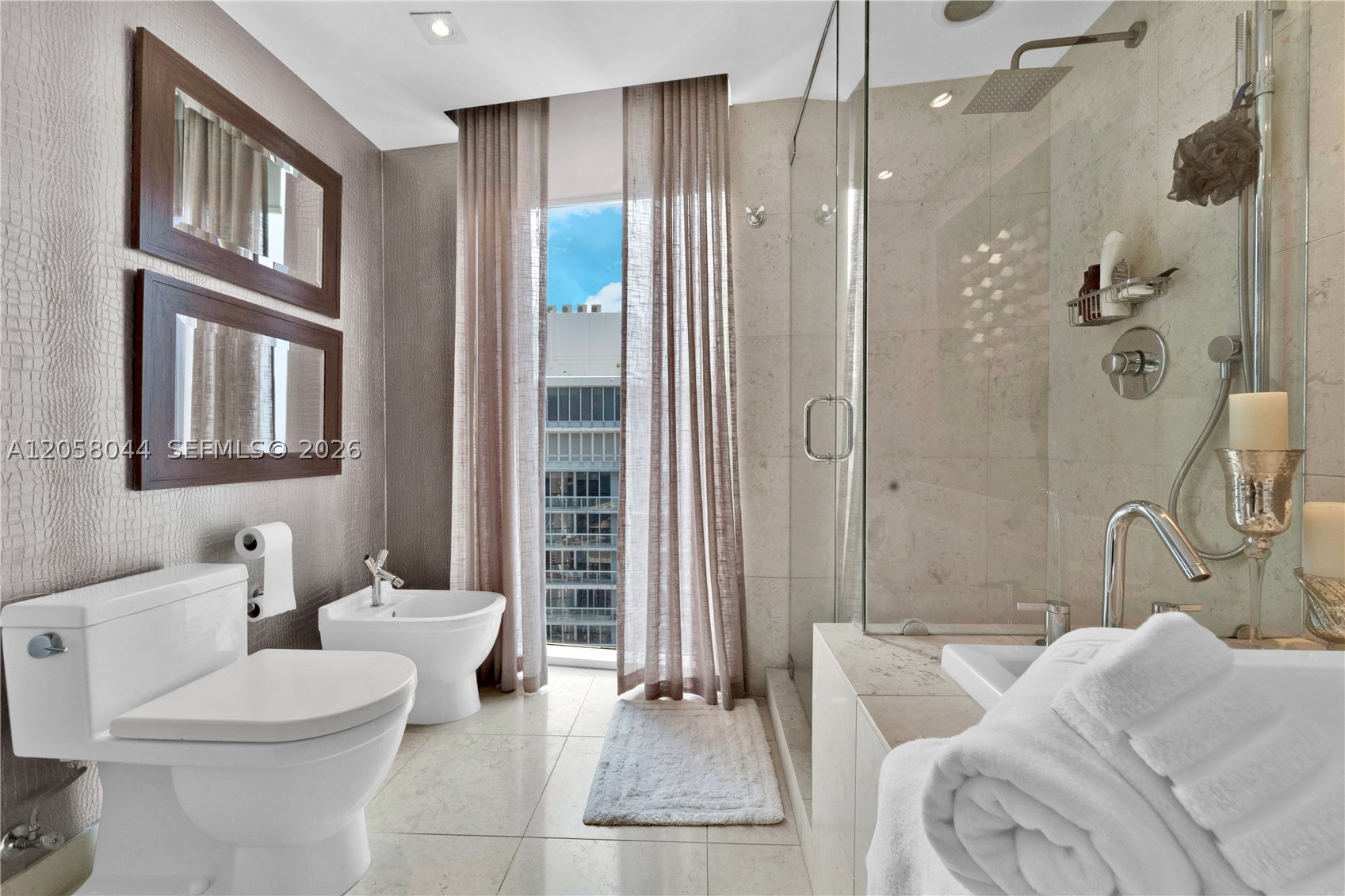 475 Brickell Ave #5013, Miami FL 33131