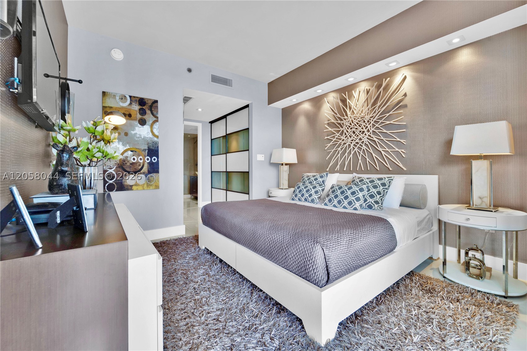475 Brickell Ave #5013, Miami FL 33131