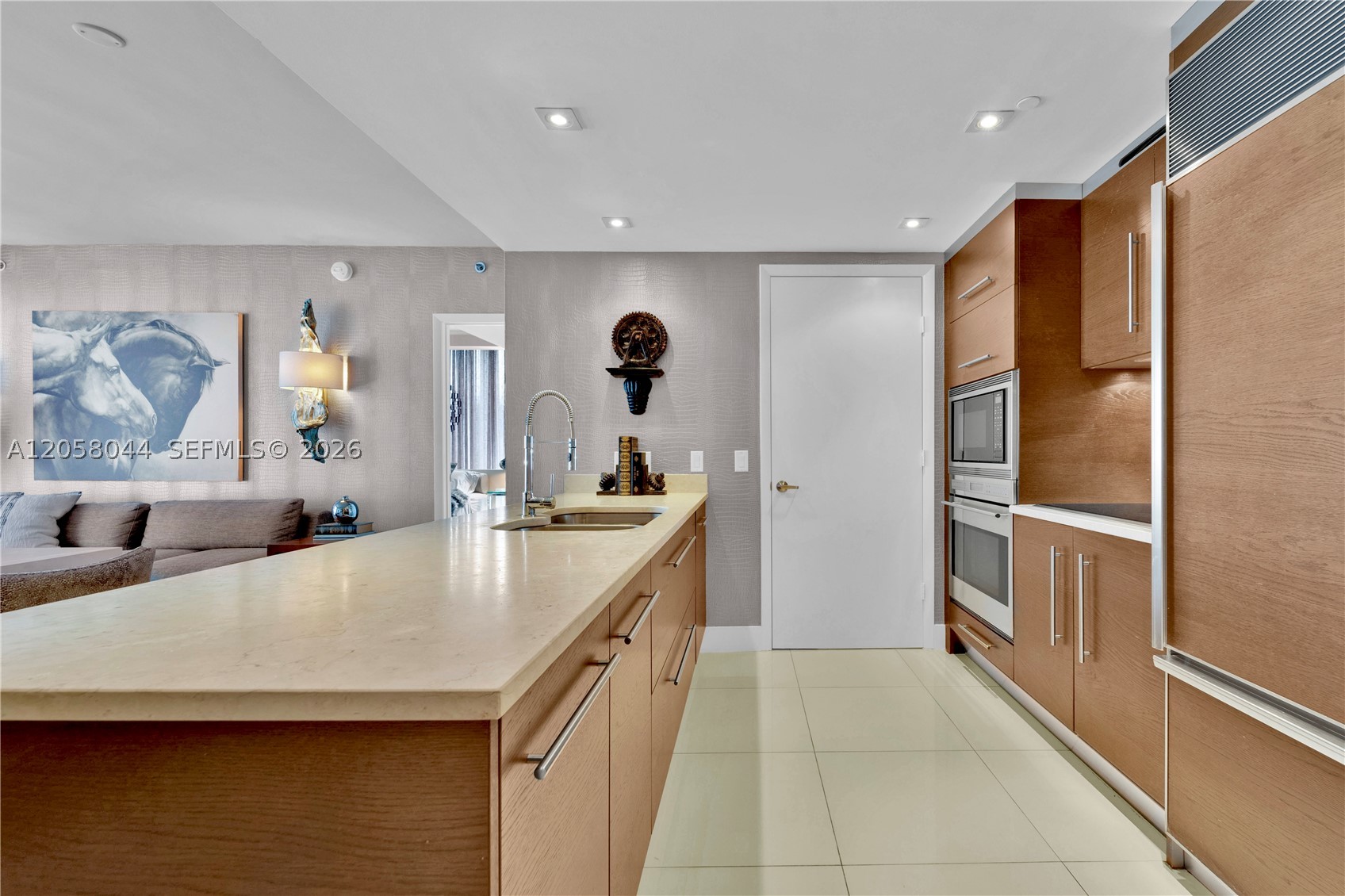 475 Brickell Ave #5013, Miami FL 33131