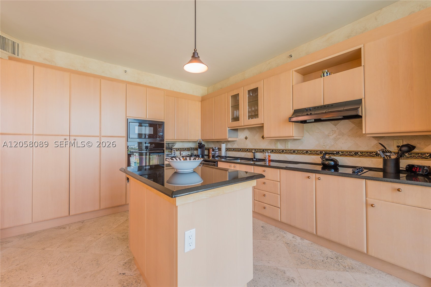 300 S Pointe Dr #1504, Miami Beach FL 33139