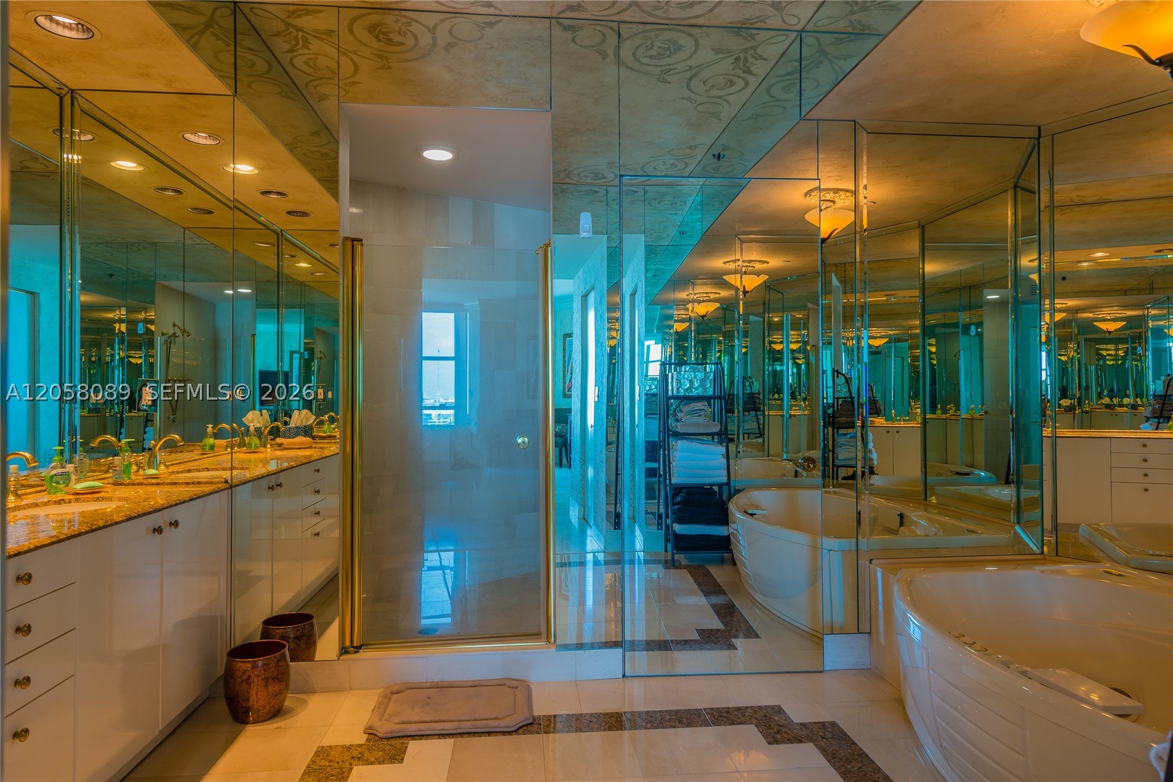 300 S Pointe Dr #1504, Miami Beach FL 33139