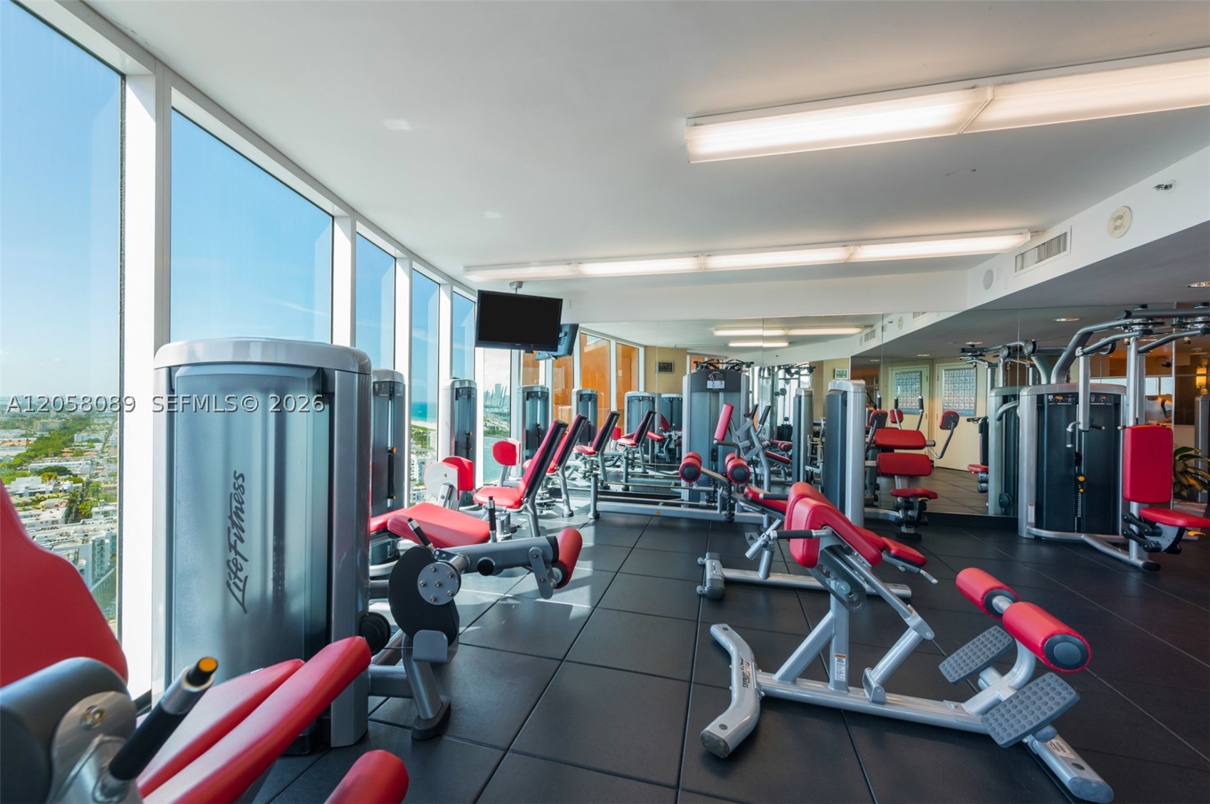 300 S Pointe Dr #1504, Miami Beach FL 33139