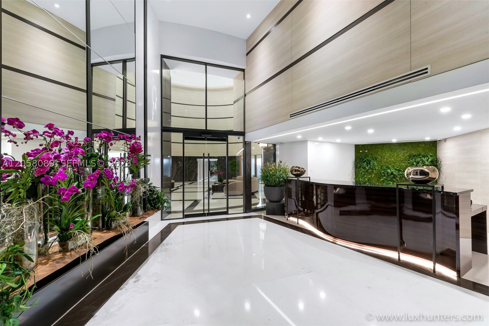 300 S Pointe Dr #1504, Miami Beach FL 33139
