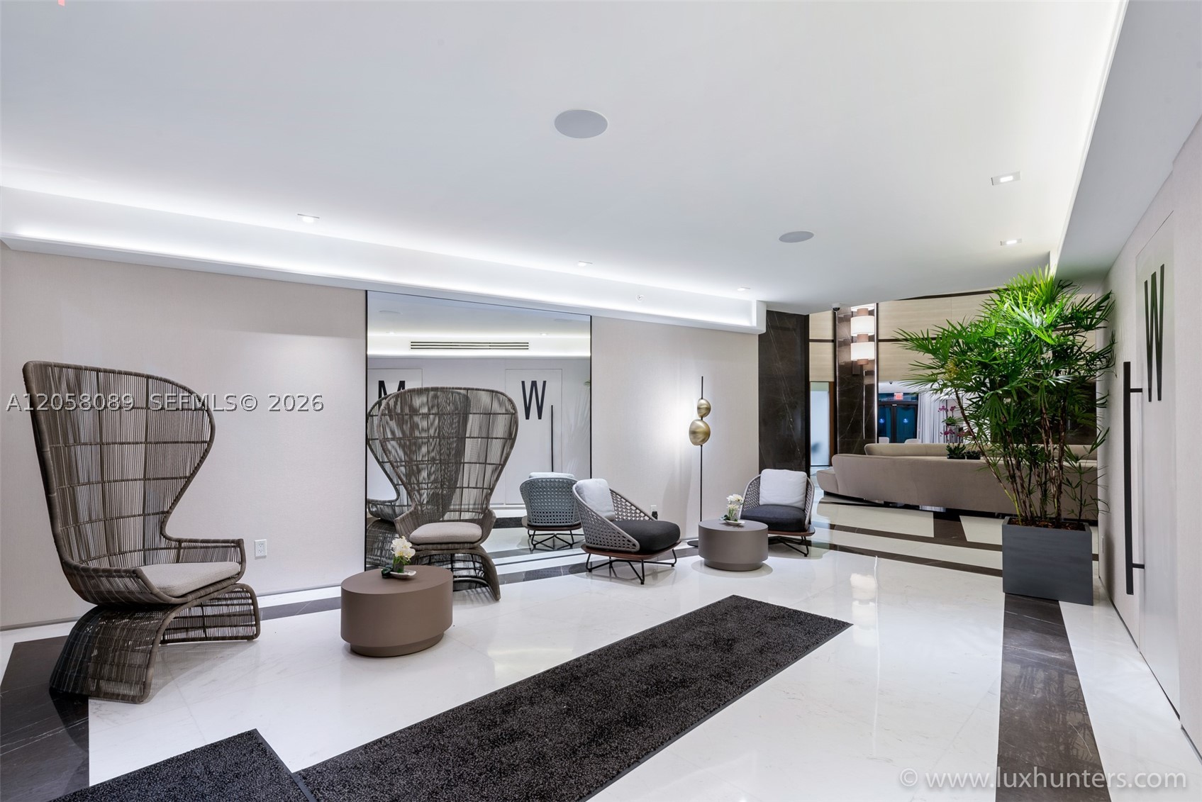 300 S Pointe Dr #1504, Miami Beach FL 33139